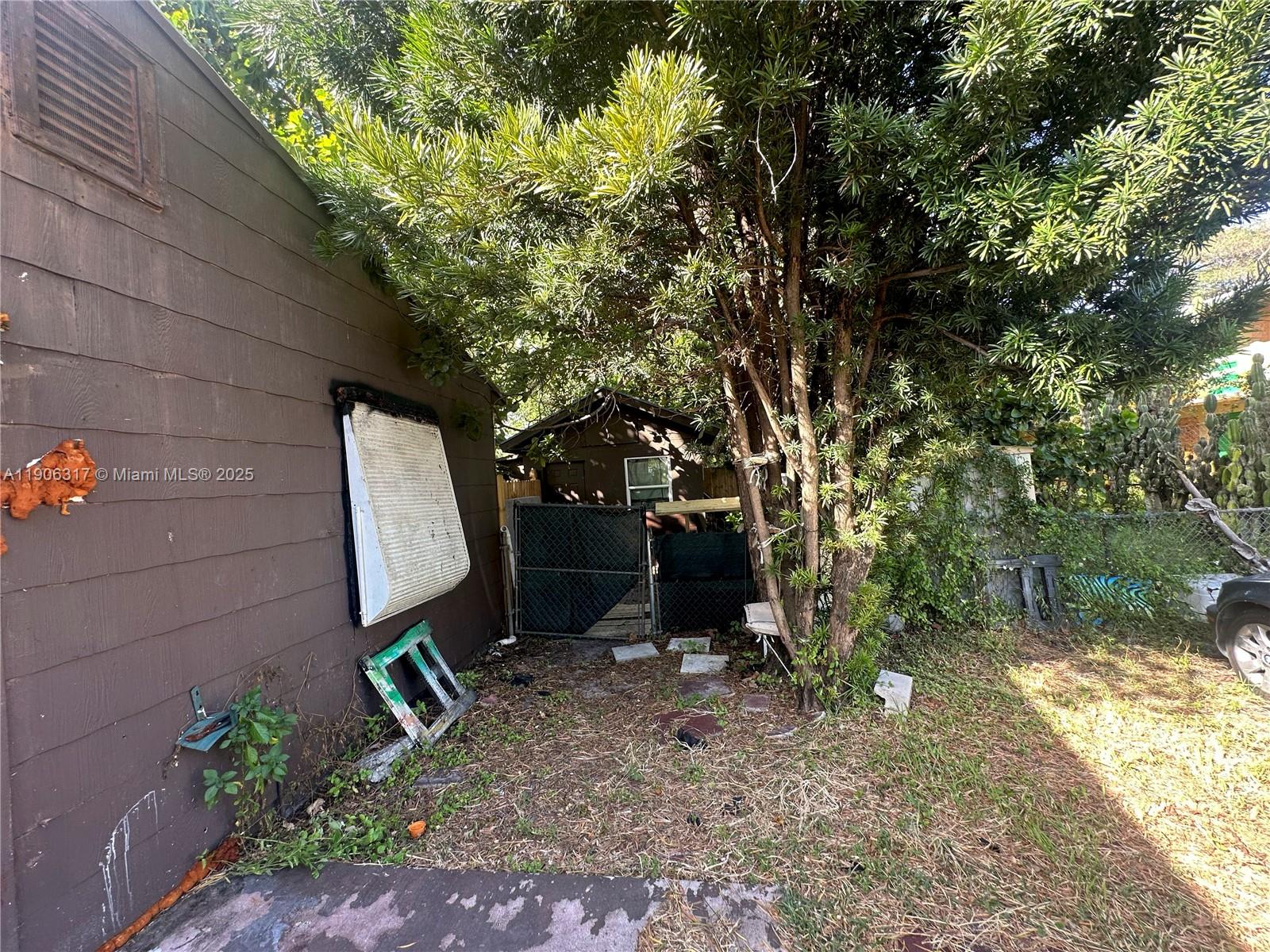 View photos, virtual tours, details... 2743 Pierce St