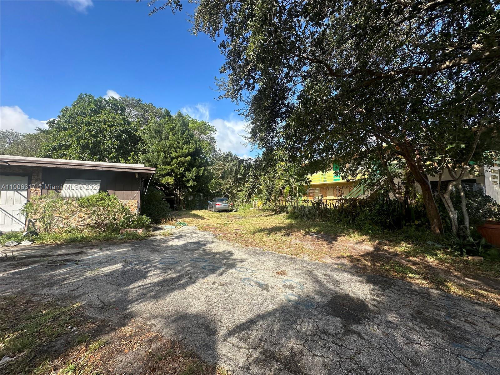 View photos, virtual tours, details... 2743 Pierce St