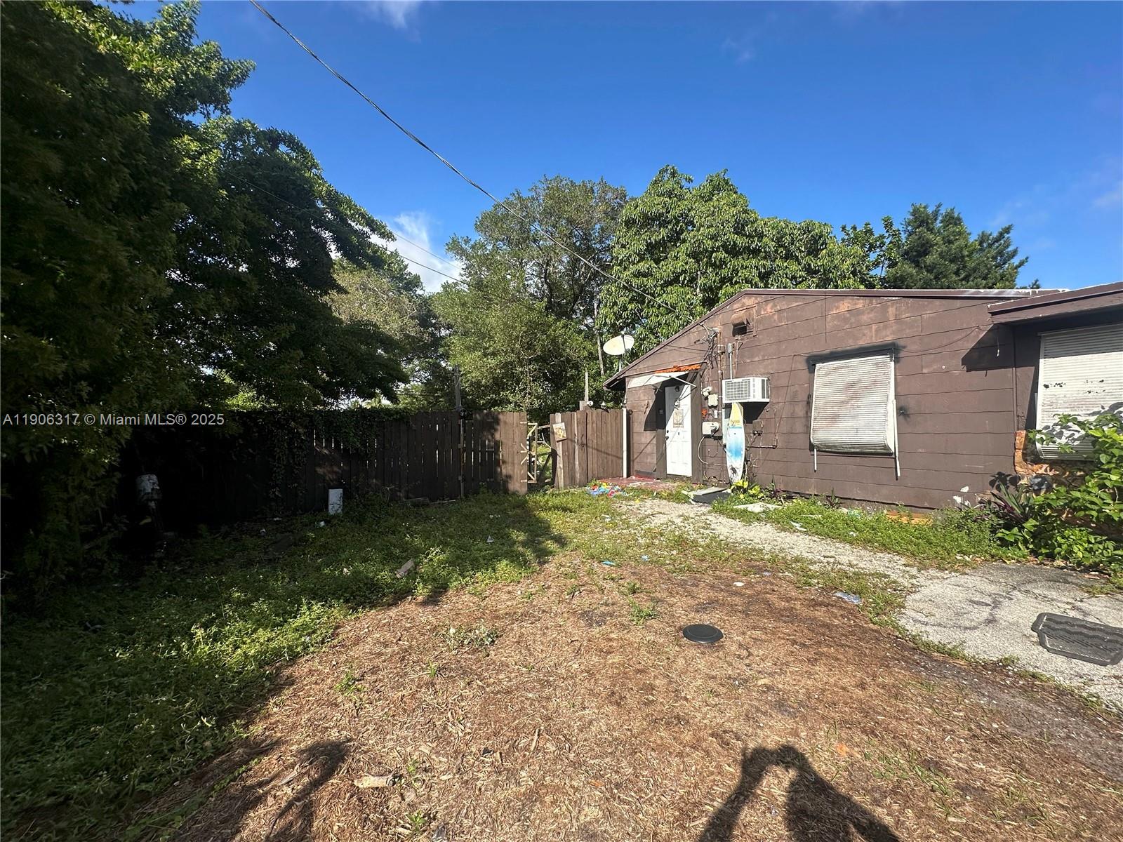 View photos, virtual tours, details... 2743 Pierce St