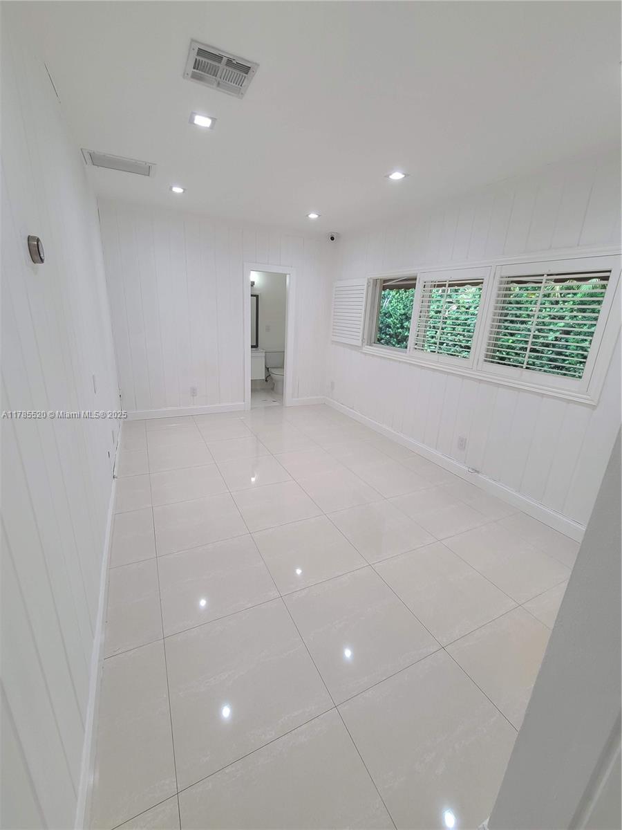 BAY HARBOR ISLAND - Residential