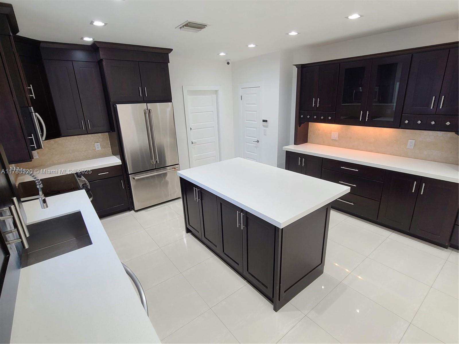 BAY HARBOR ISLAND - Residential