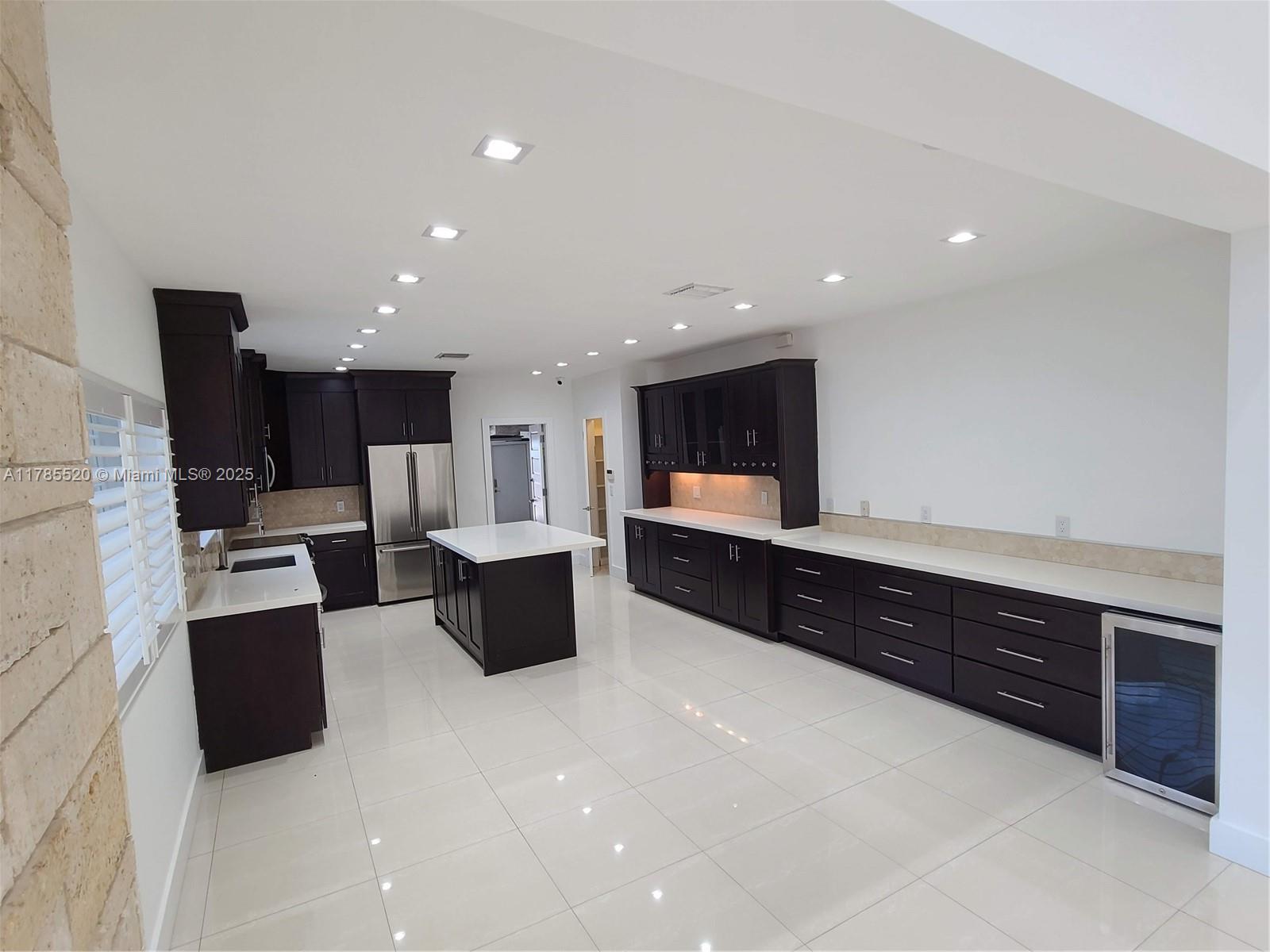 BAY HARBOR ISLAND - Residential