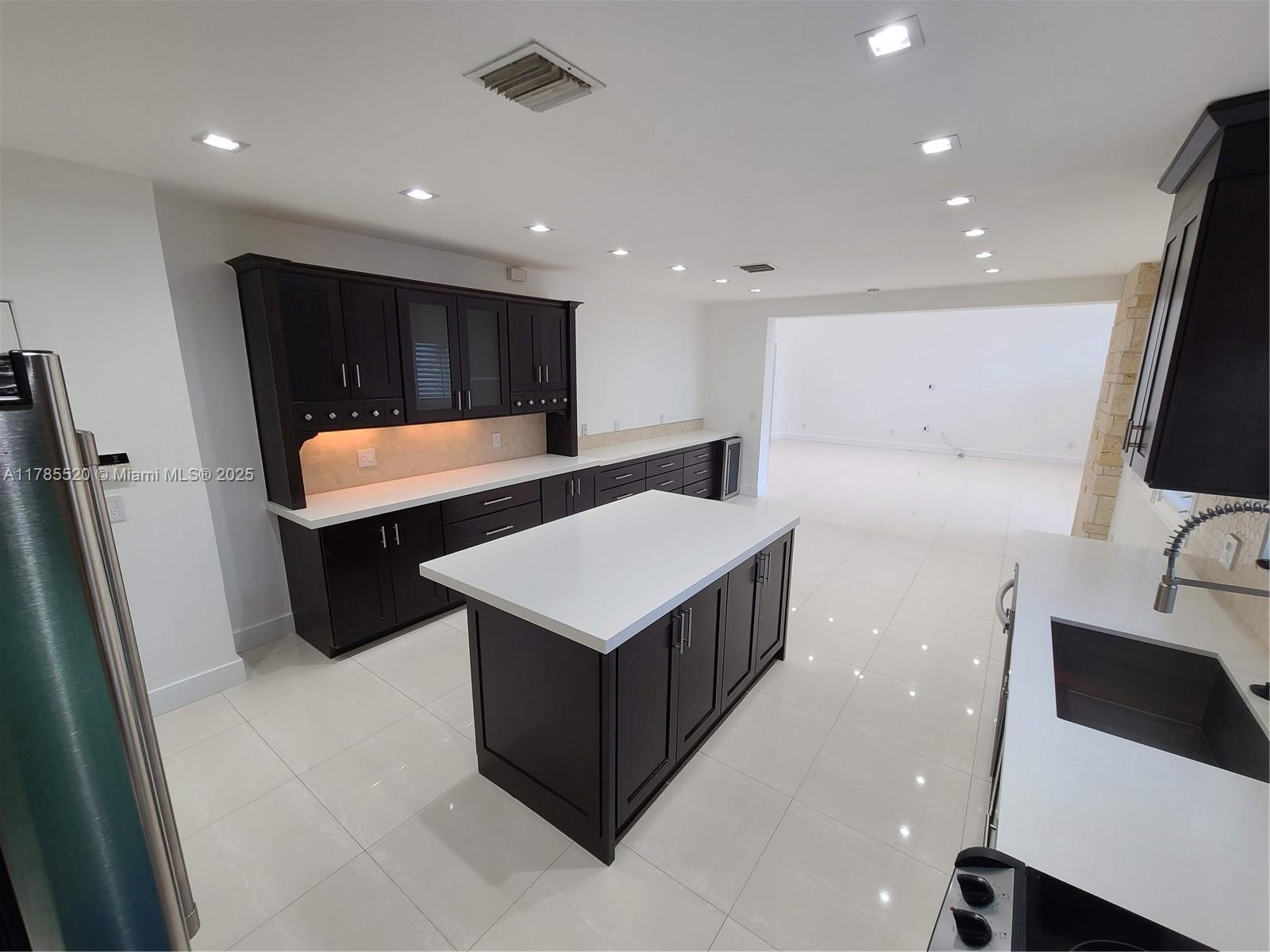BAY HARBOR ISLAND - Residential