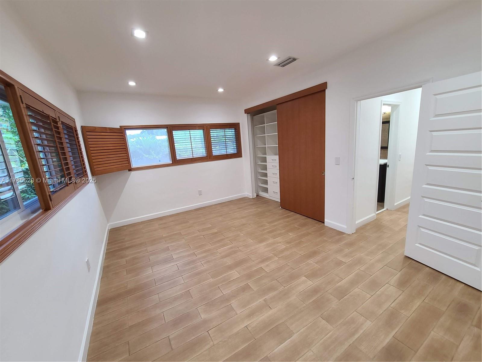 BAY HARBOR ISLAND - Residential