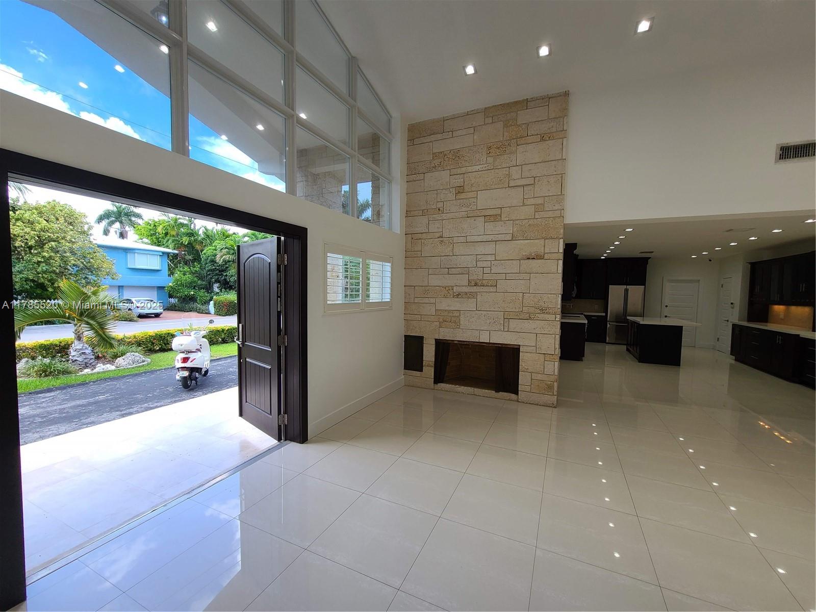 BAY HARBOR ISLAND - Residential
