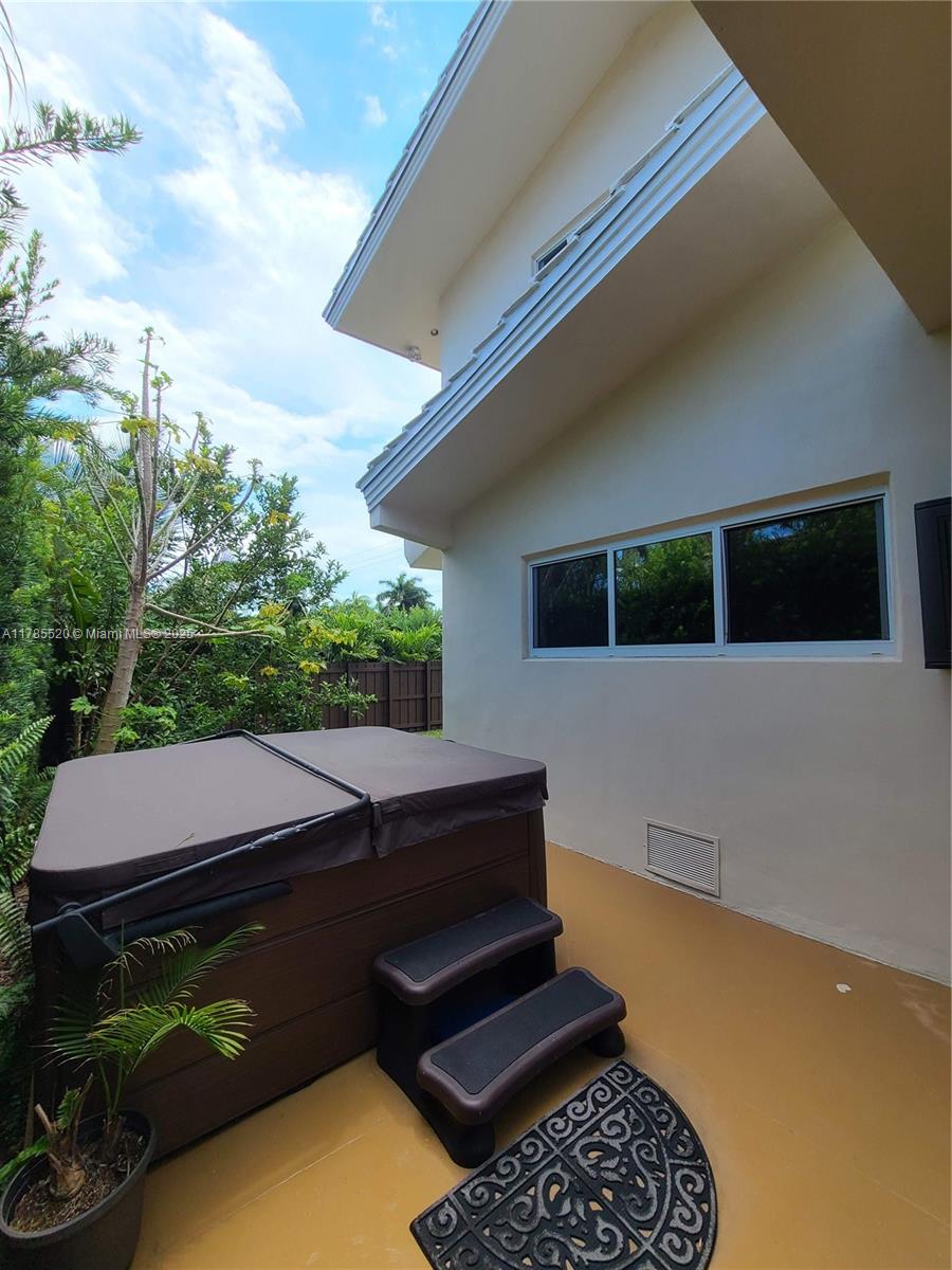 BAY HARBOR ISLAND - Residential