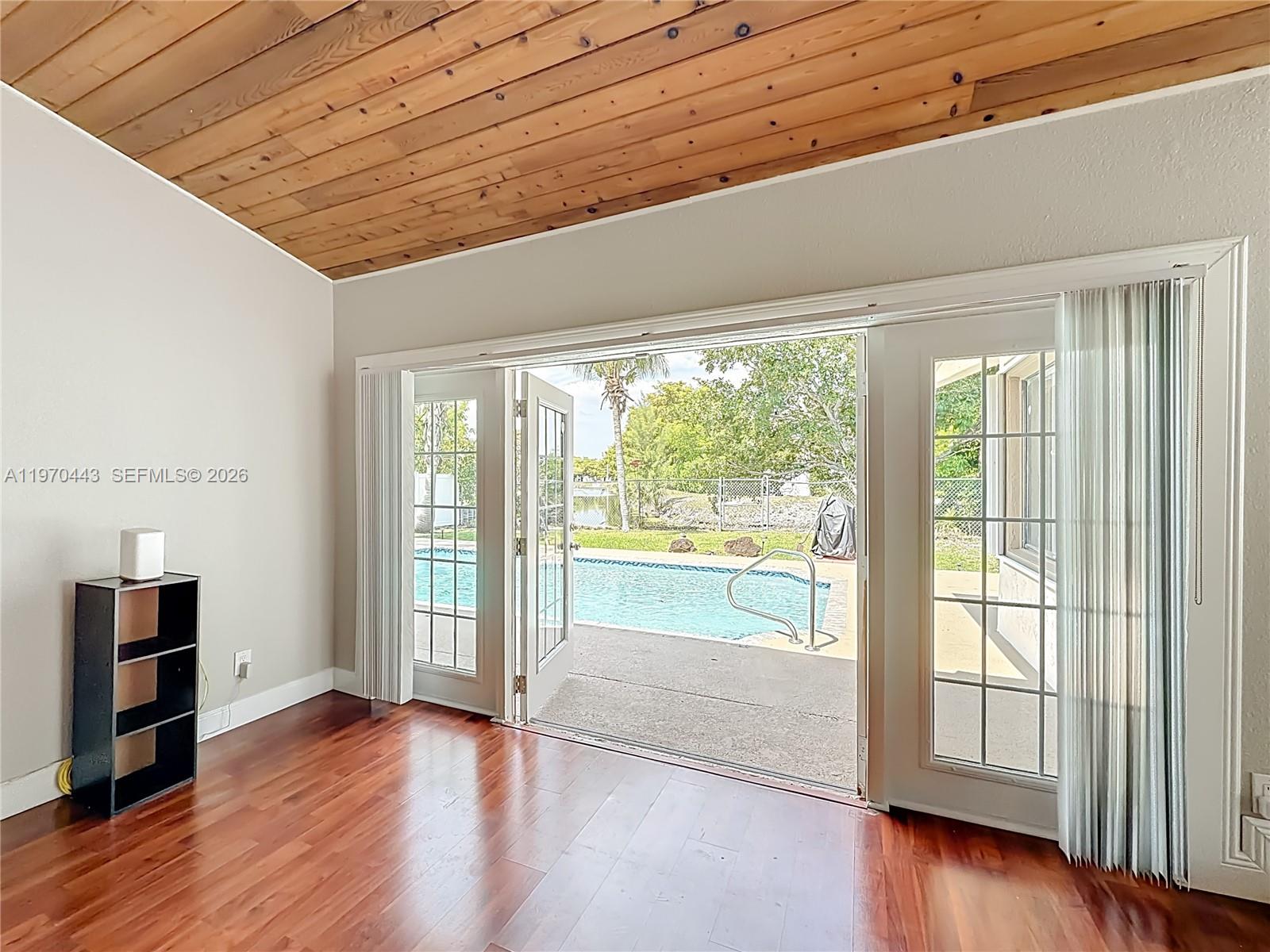 BOULEVARD NORTH - Residential