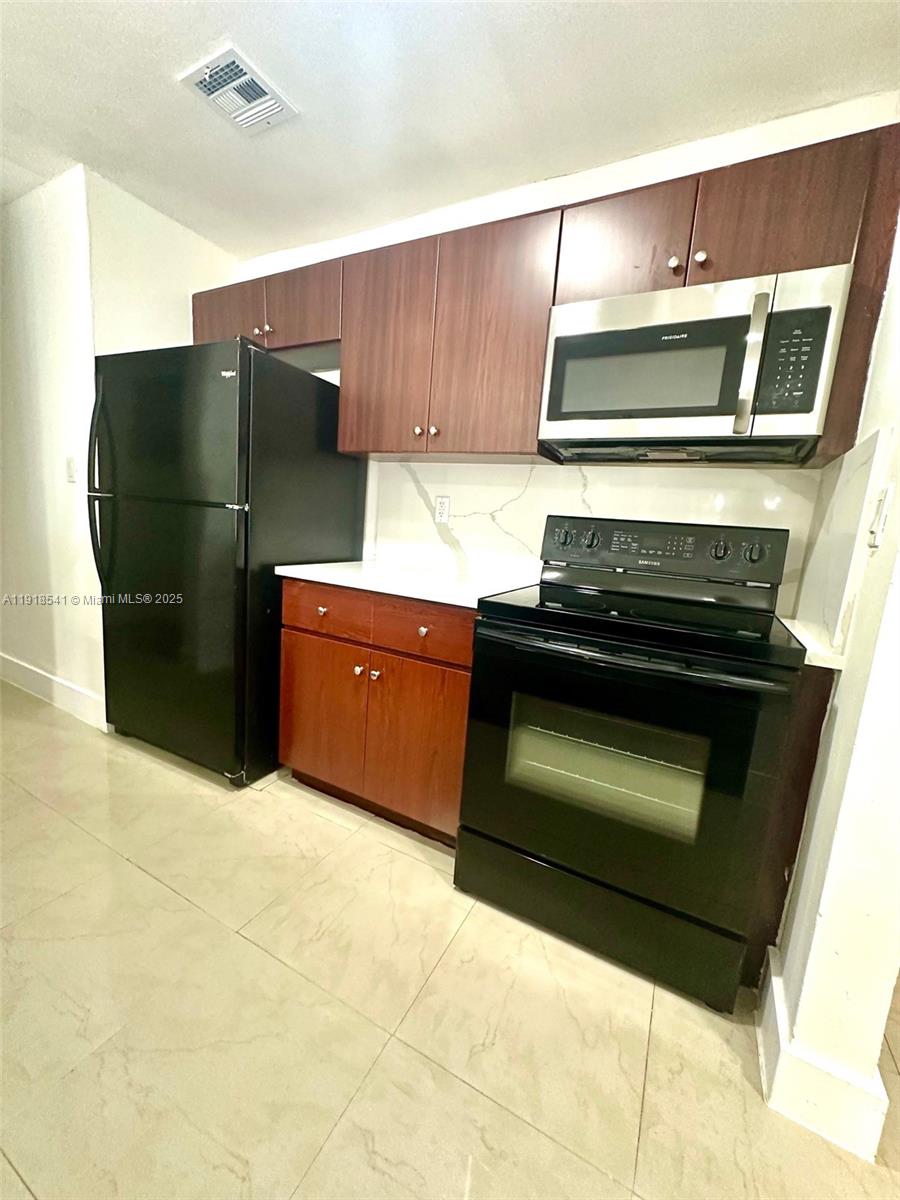 VISTA TOWNHOUSE SEC B - Residential