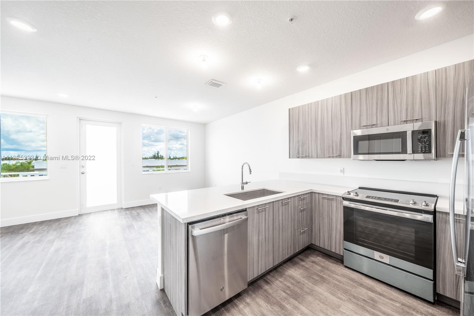 LANDMARK AT DORAL CONDO - Residential Lease