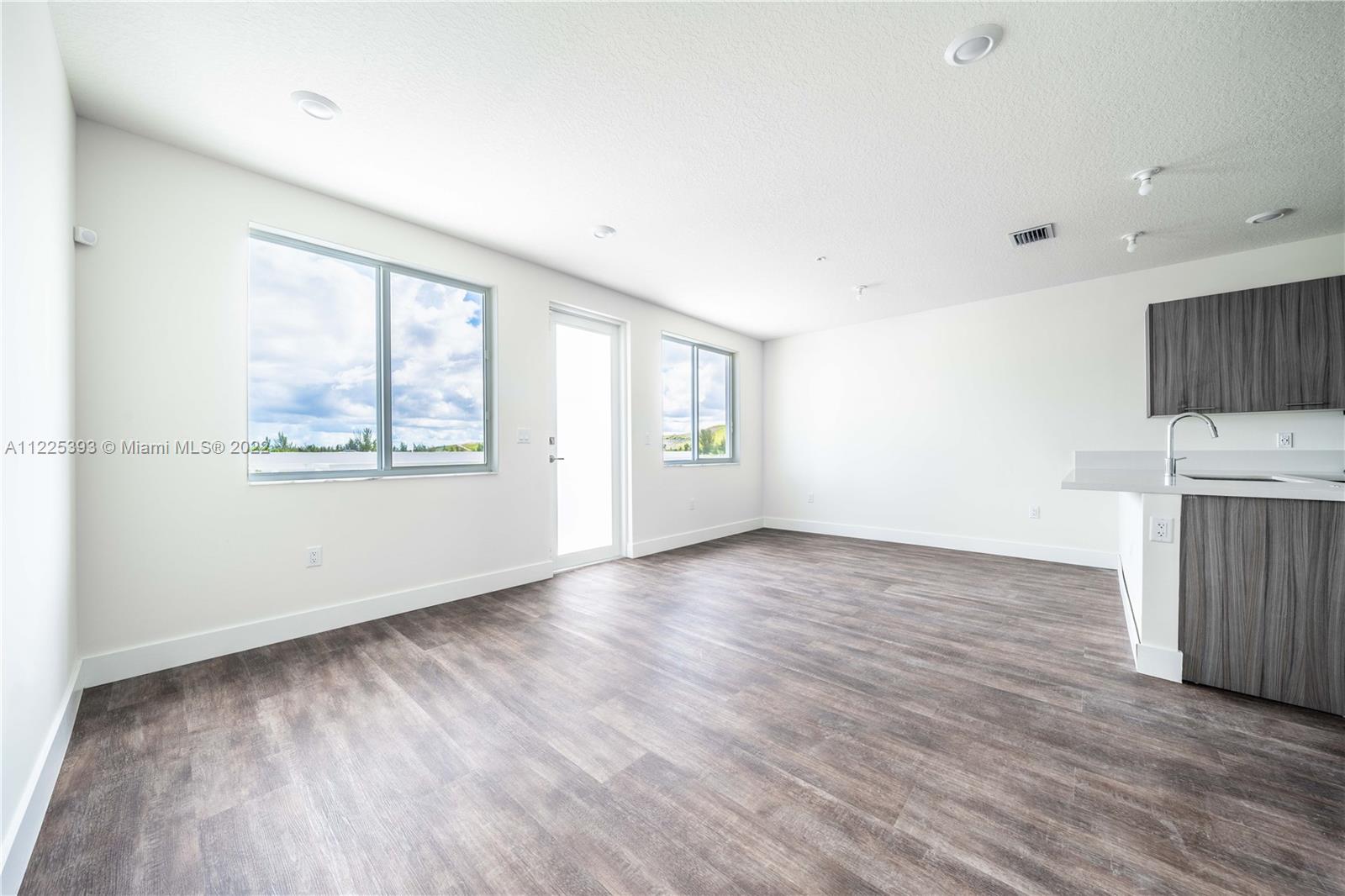 LANDMARK AT DORAL CONDO - Residential Lease