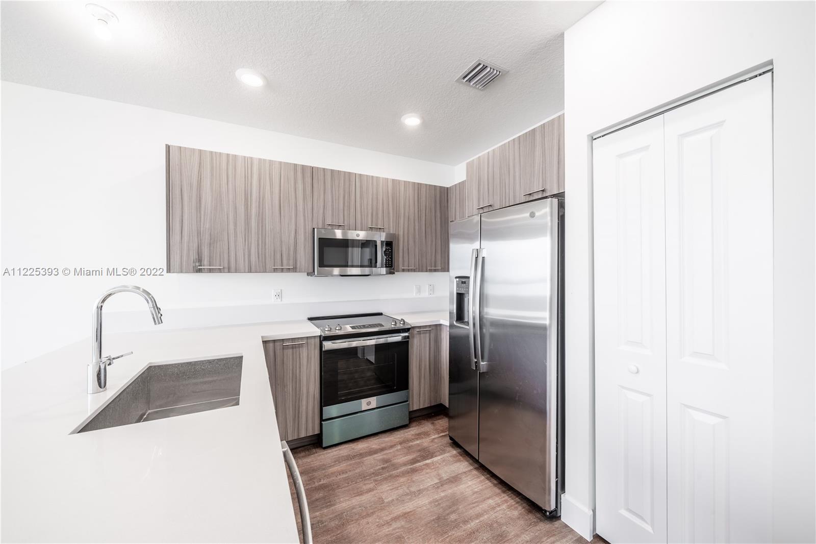 LANDMARK AT DORAL CONDO - Residential Lease