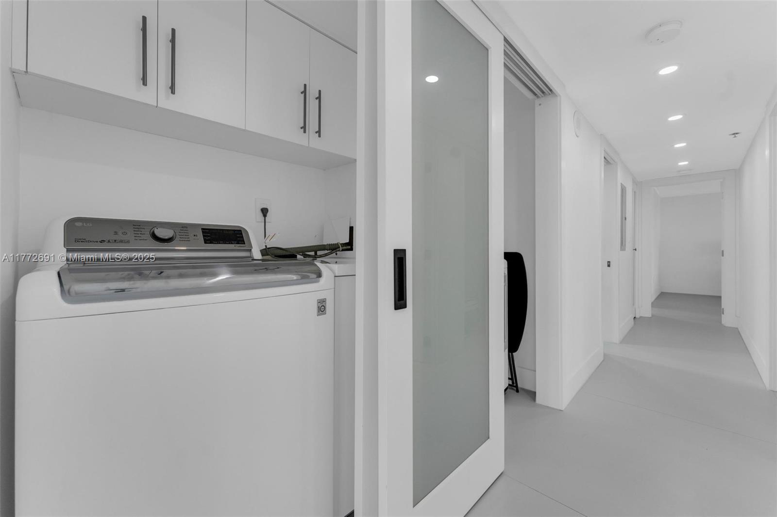 SUMMIT CONDO - Residential