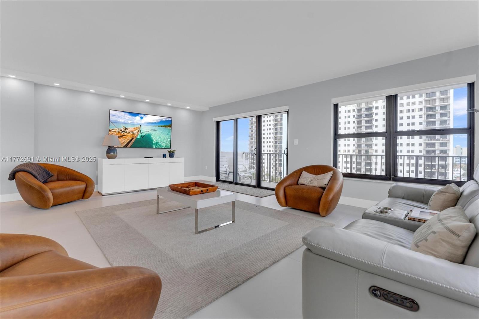 SUMMIT CONDO - Residential