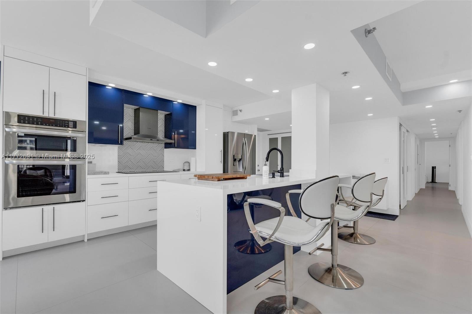 SUMMIT CONDO - Residential