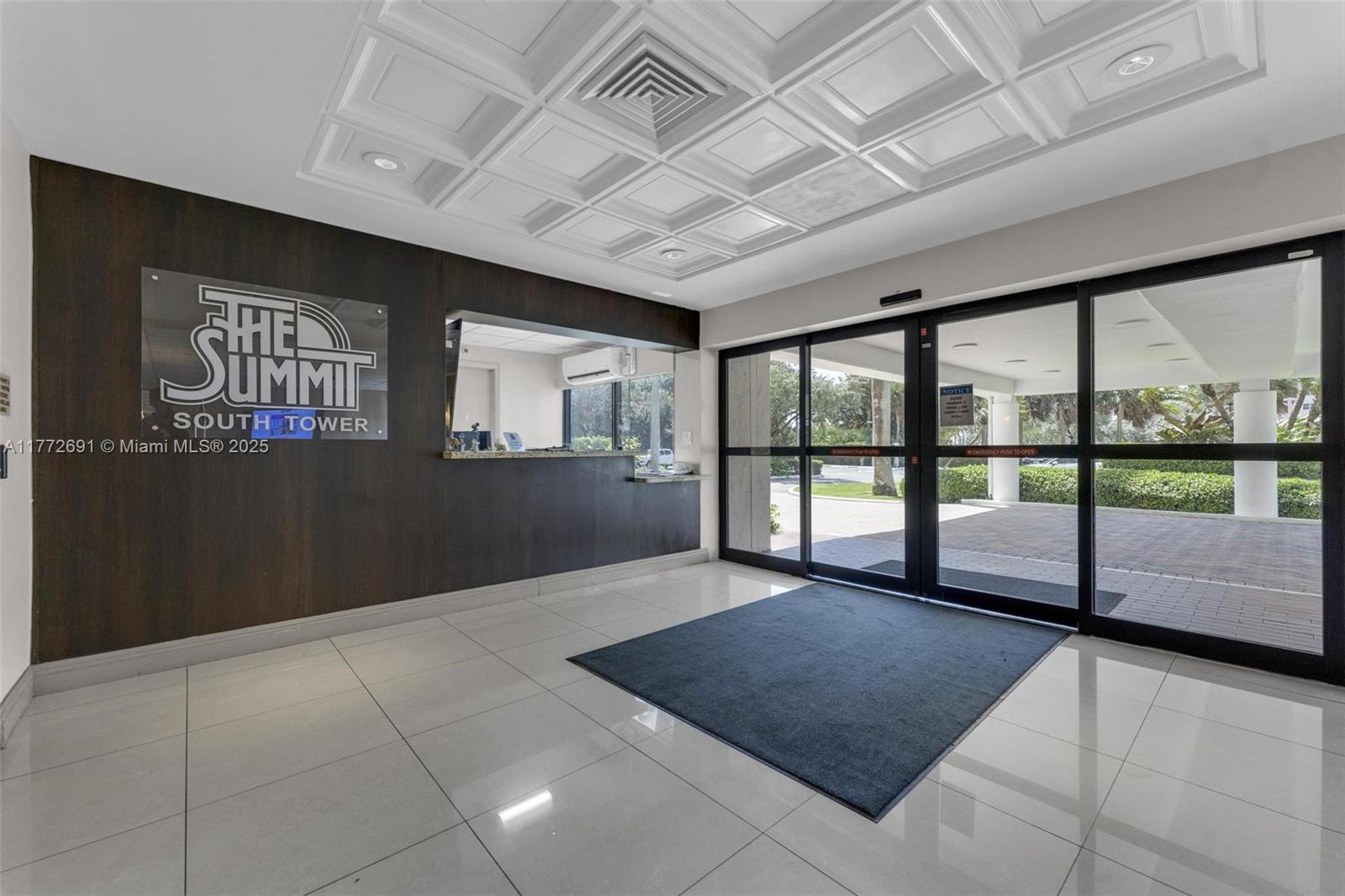 SUMMIT CONDO - Residential