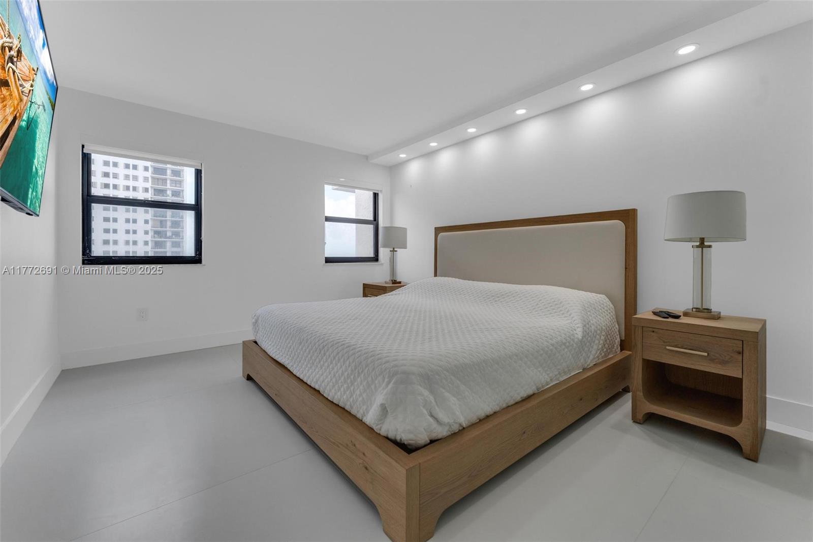 SUMMIT CONDO - Residential