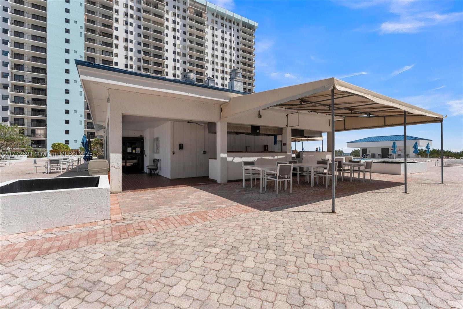 SUMMIT CONDO - Residential