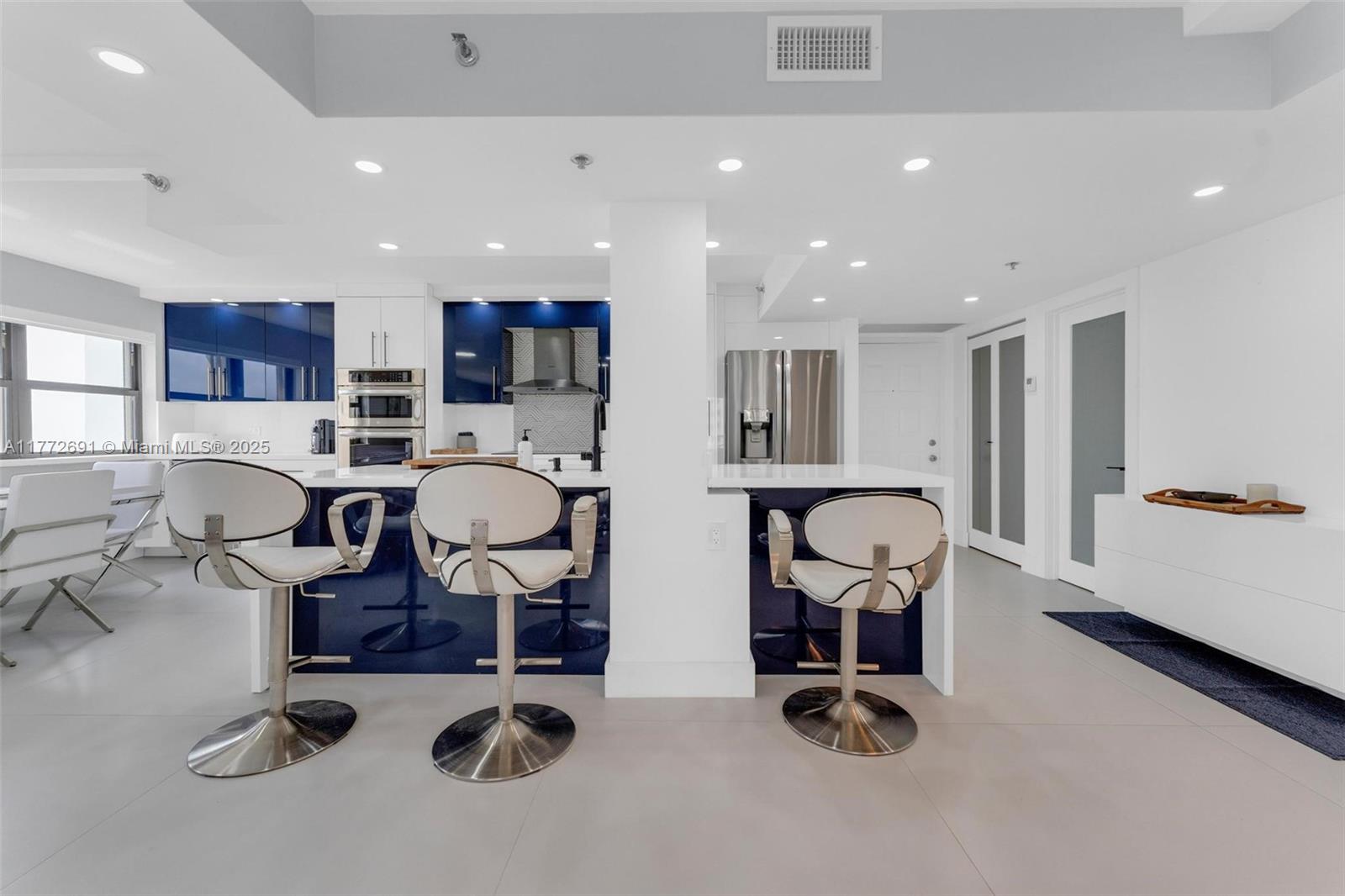 SUMMIT CONDO - Residential