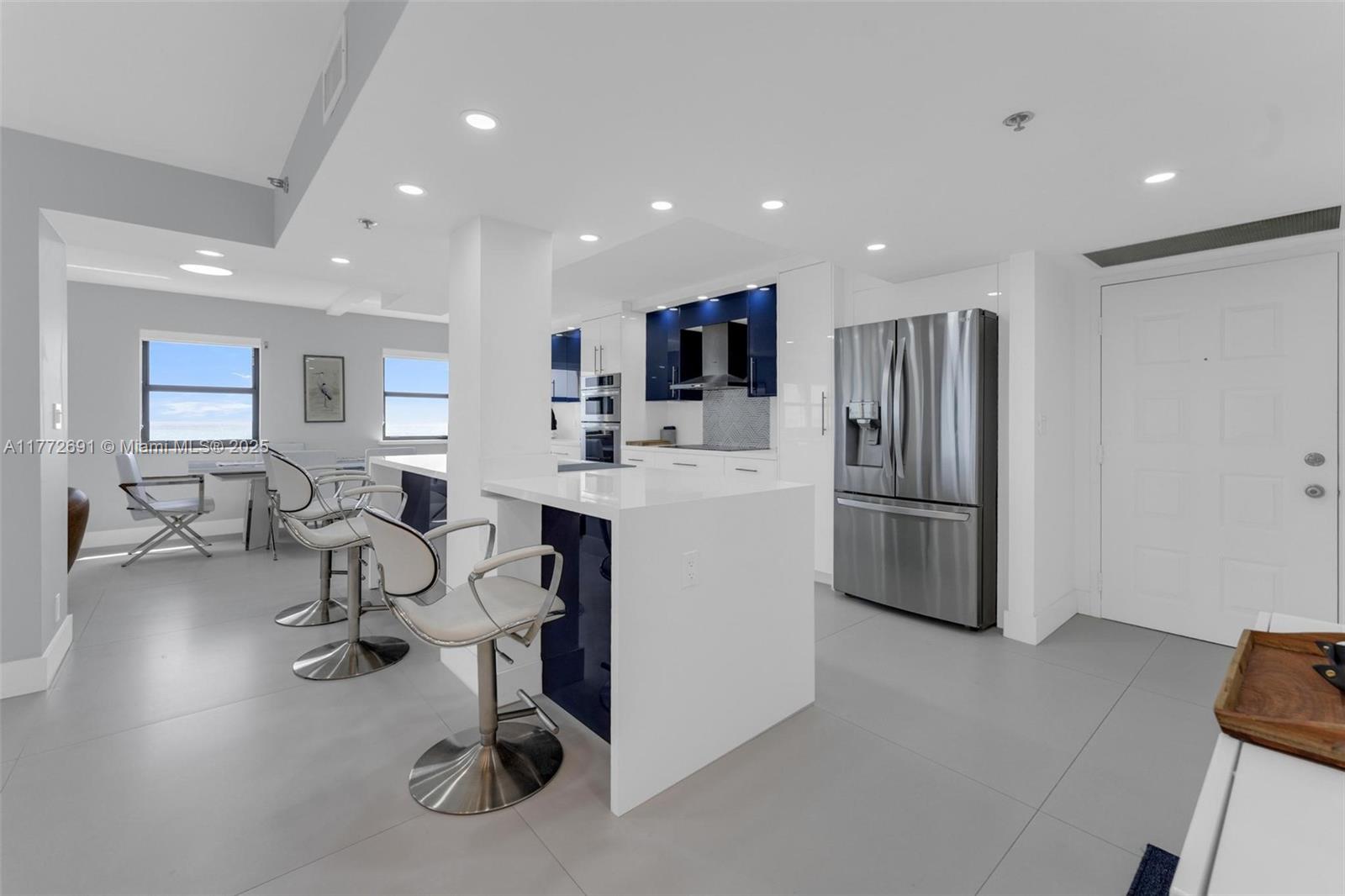 SUMMIT CONDO - Residential