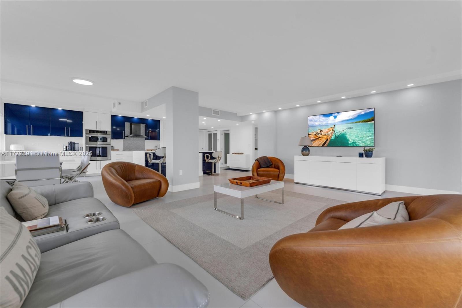 SUMMIT CONDO - Residential