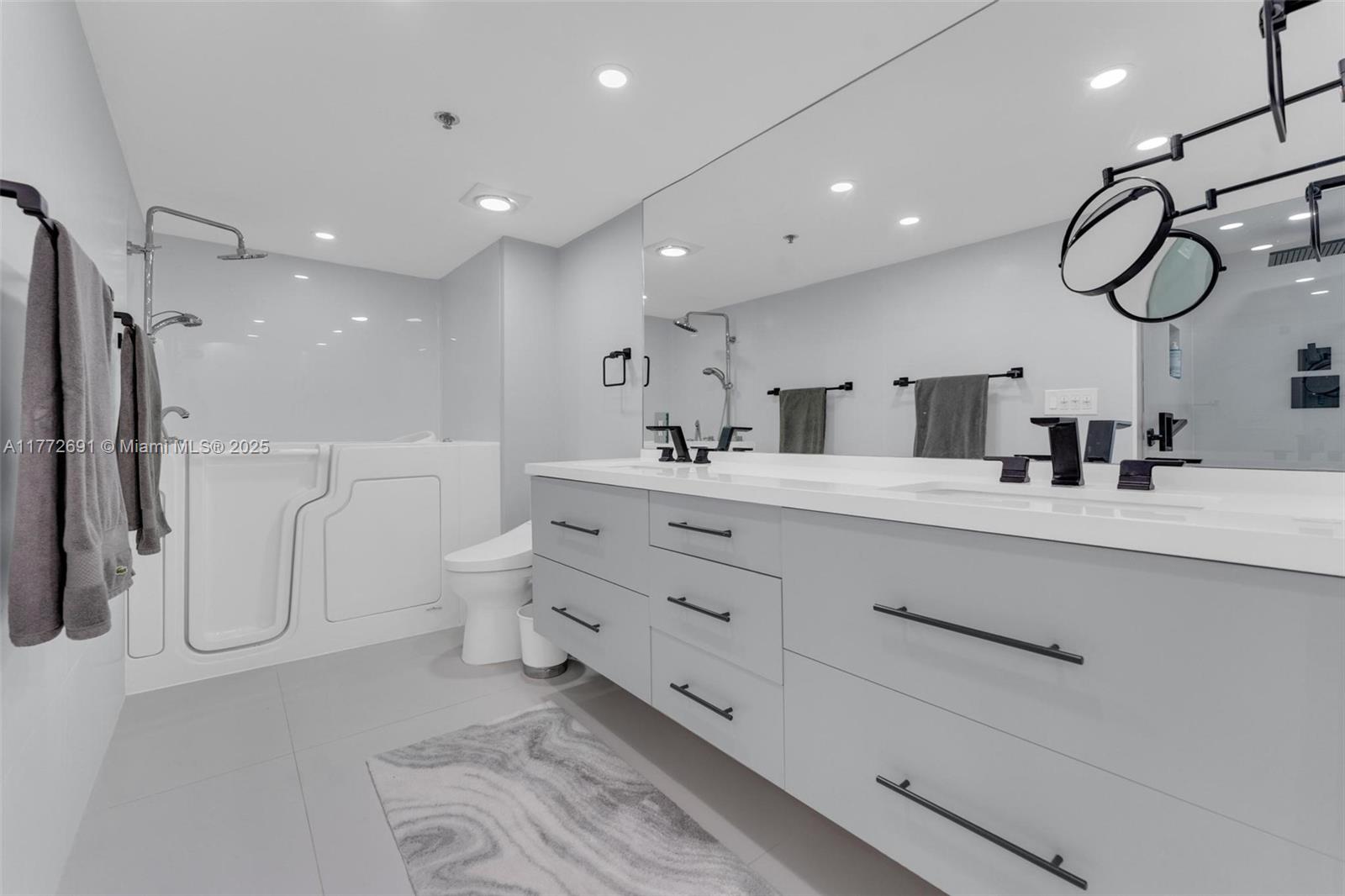 SUMMIT CONDO - Residential