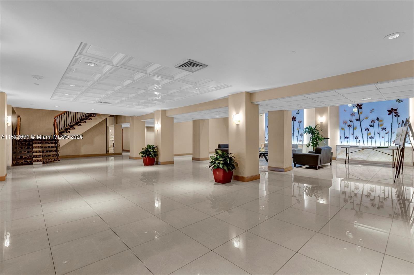 SUMMIT CONDO - Residential