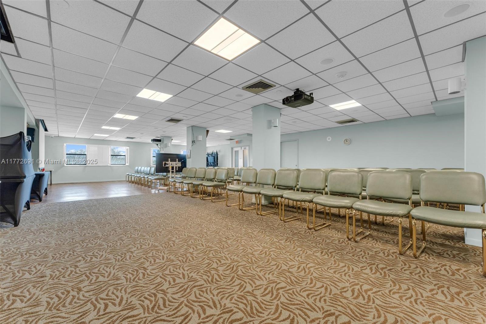 SUMMIT CONDO - Residential