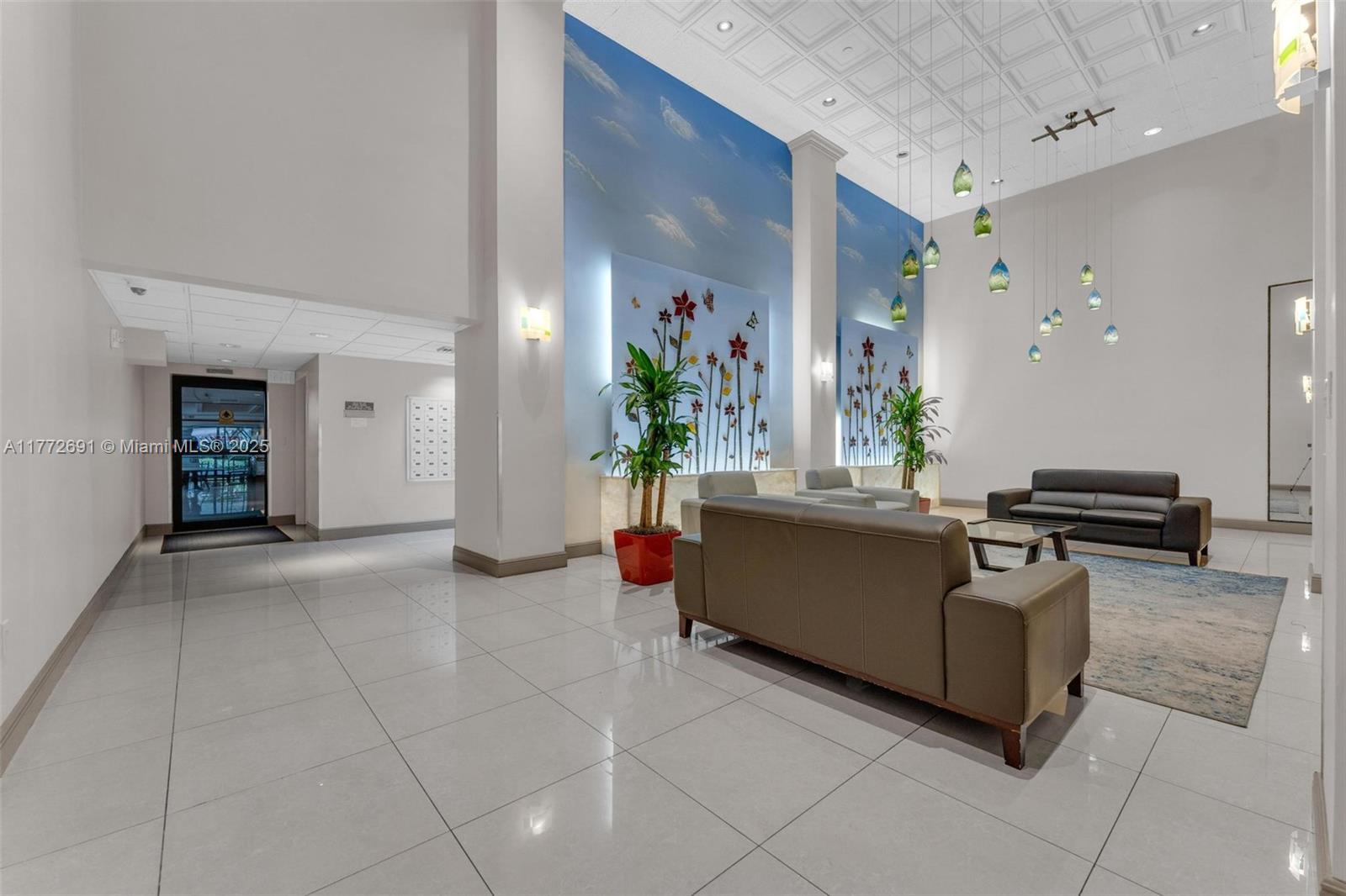 SUMMIT CONDO - Residential