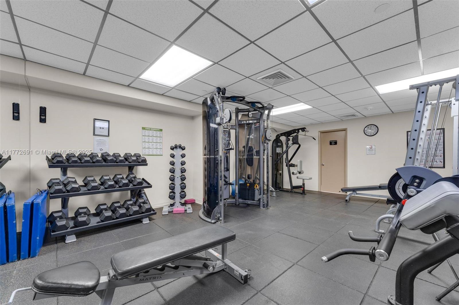 SUMMIT CONDO - Residential