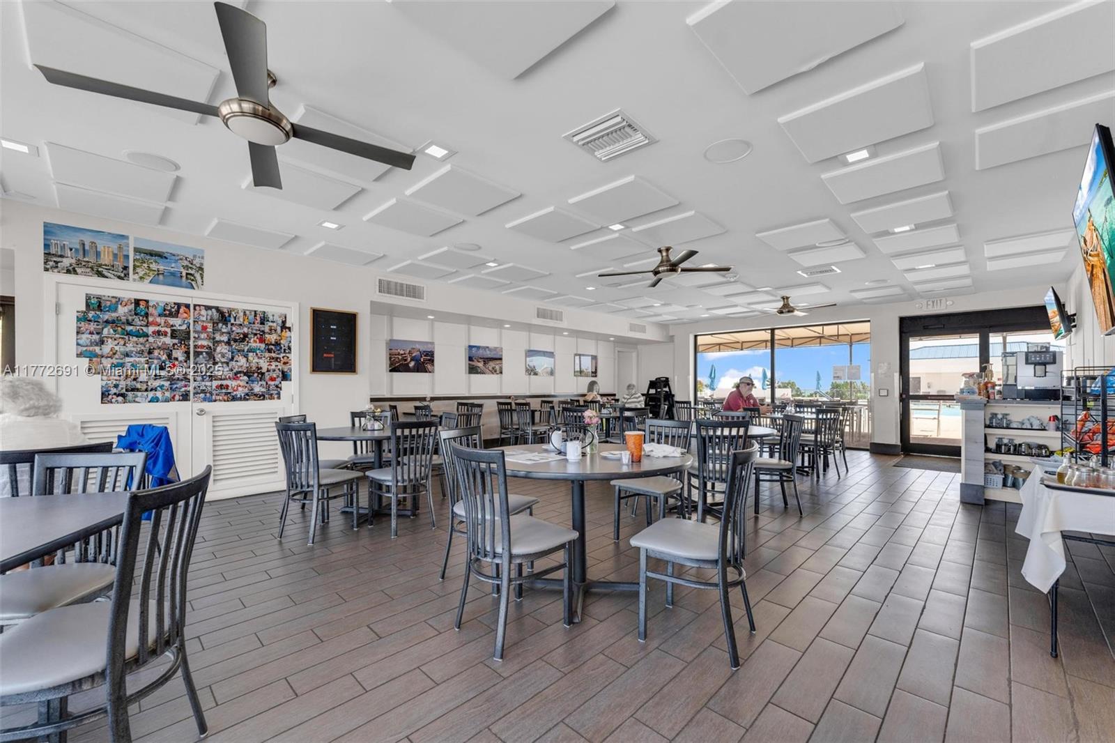 SUMMIT CONDO - Residential