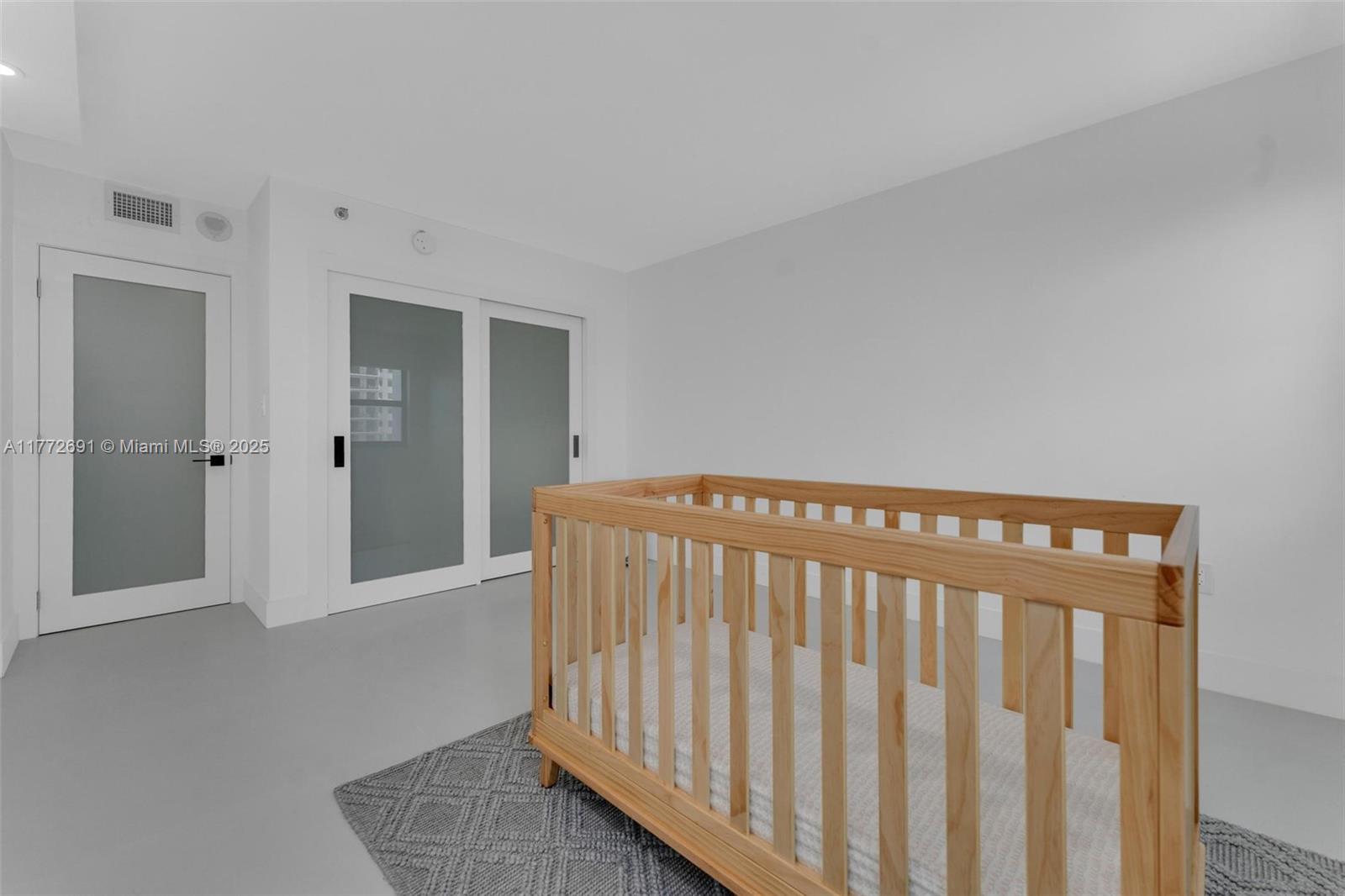 SUMMIT CONDO - Residential