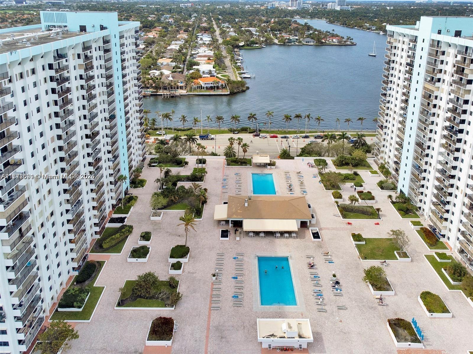 SUMMIT CONDO - Residential