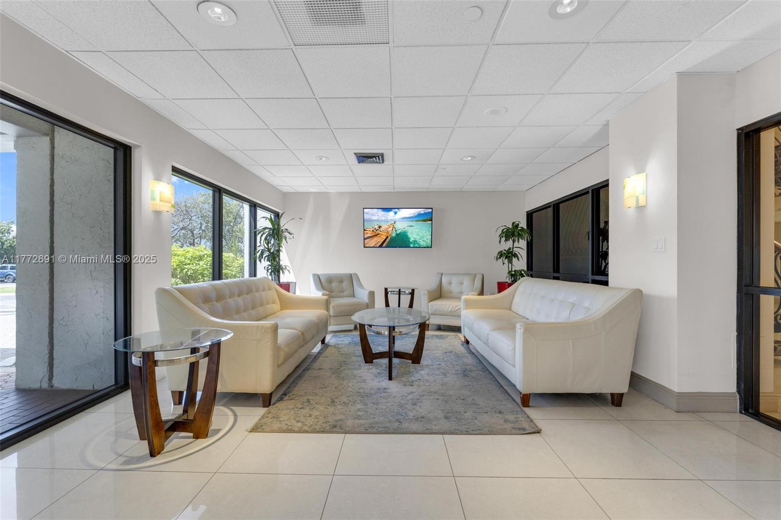 SUMMIT CONDO - Residential