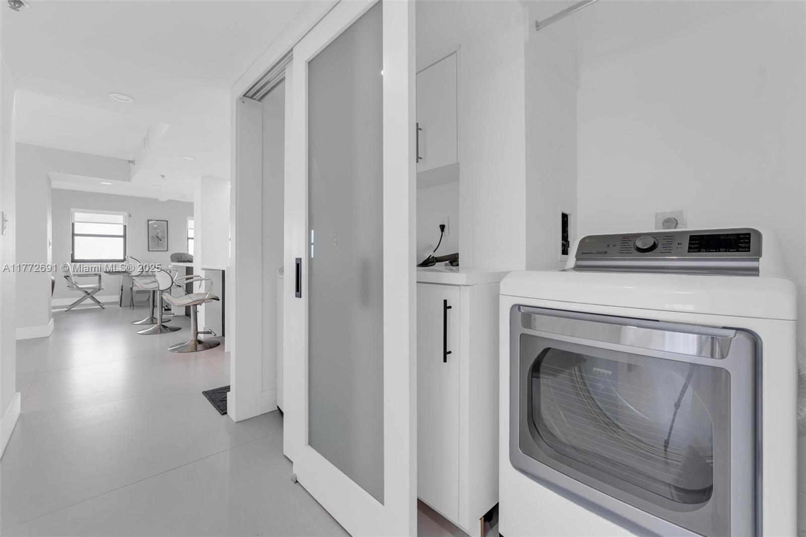 SUMMIT CONDO - Residential