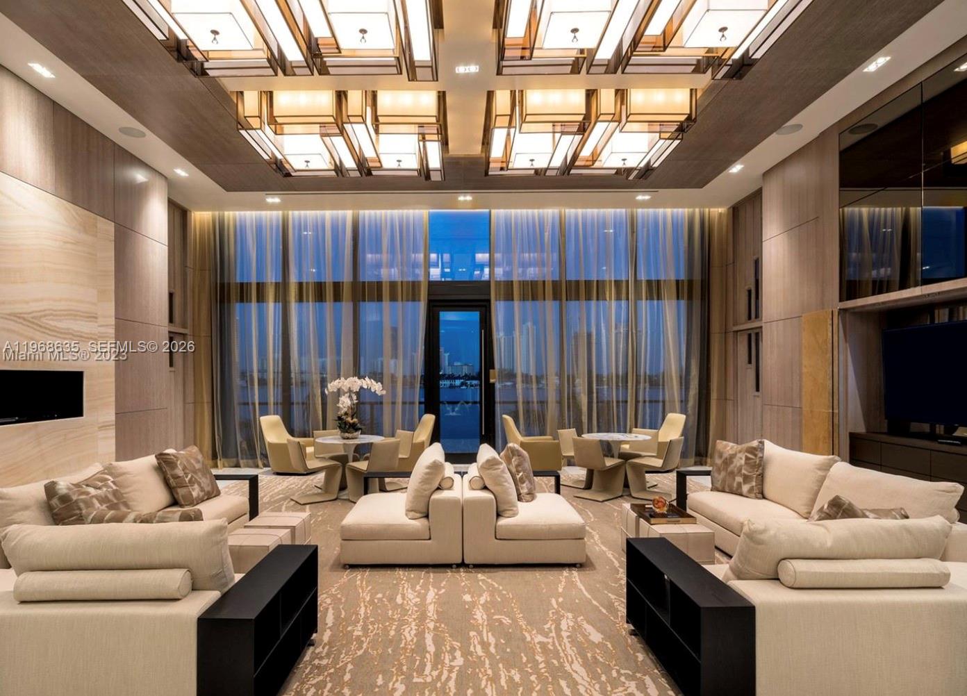 PRIVE CONDO - Residential