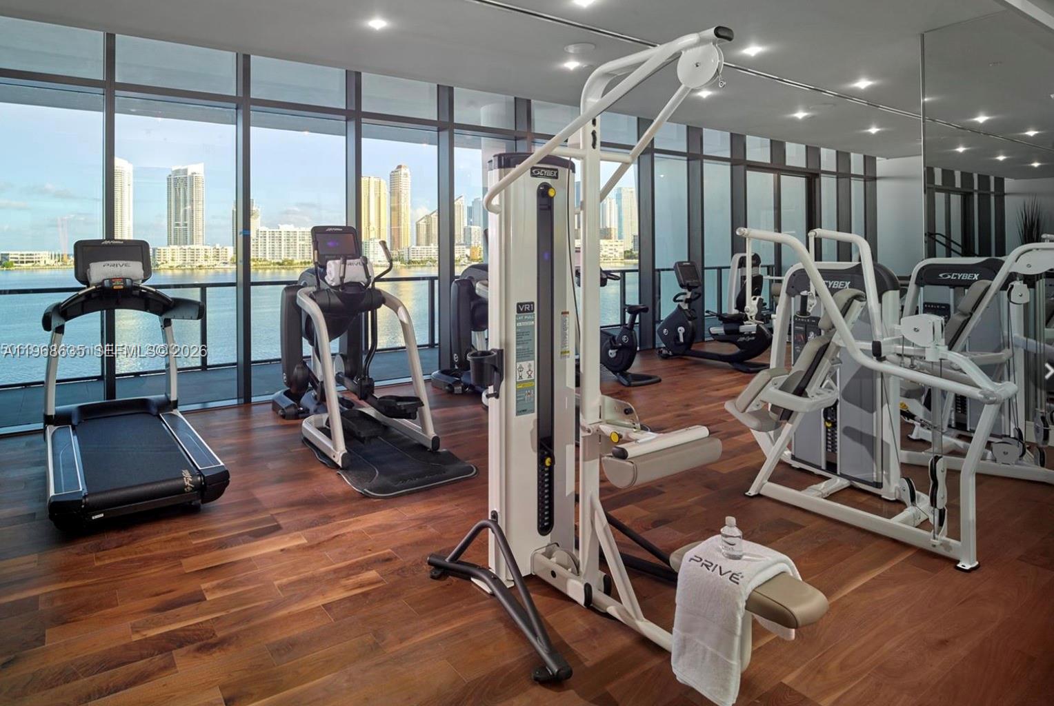 PRIVE CONDO - Residential