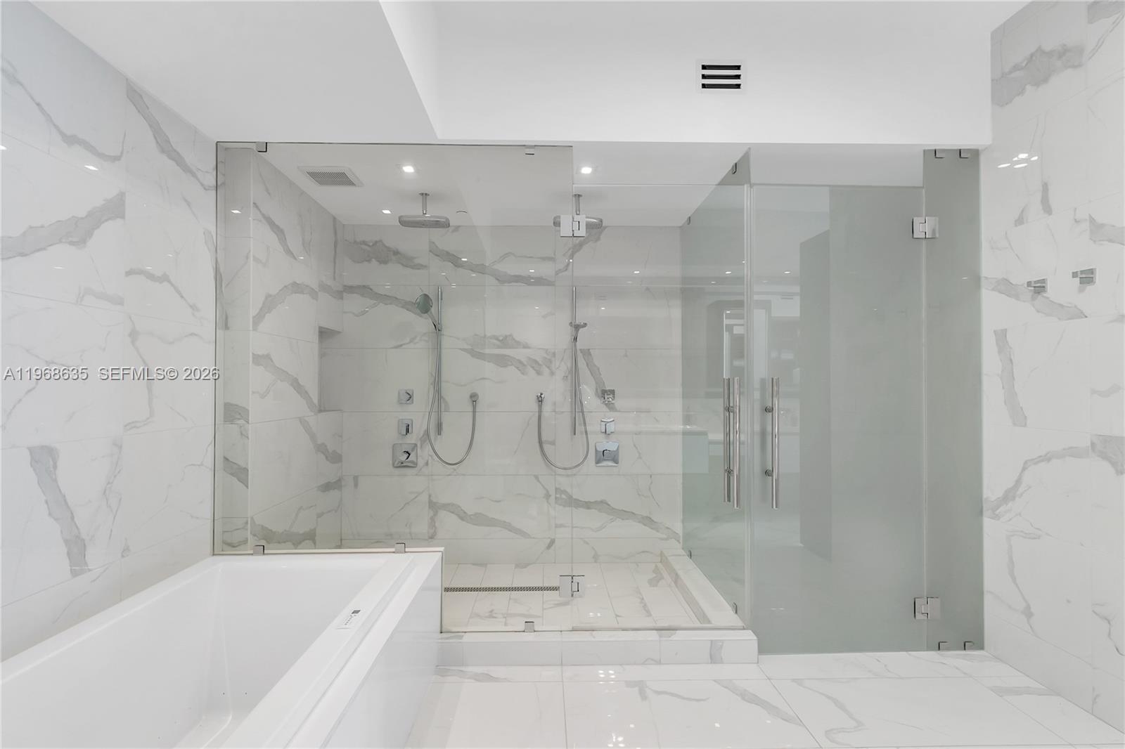 PRIVE CONDO - Residential