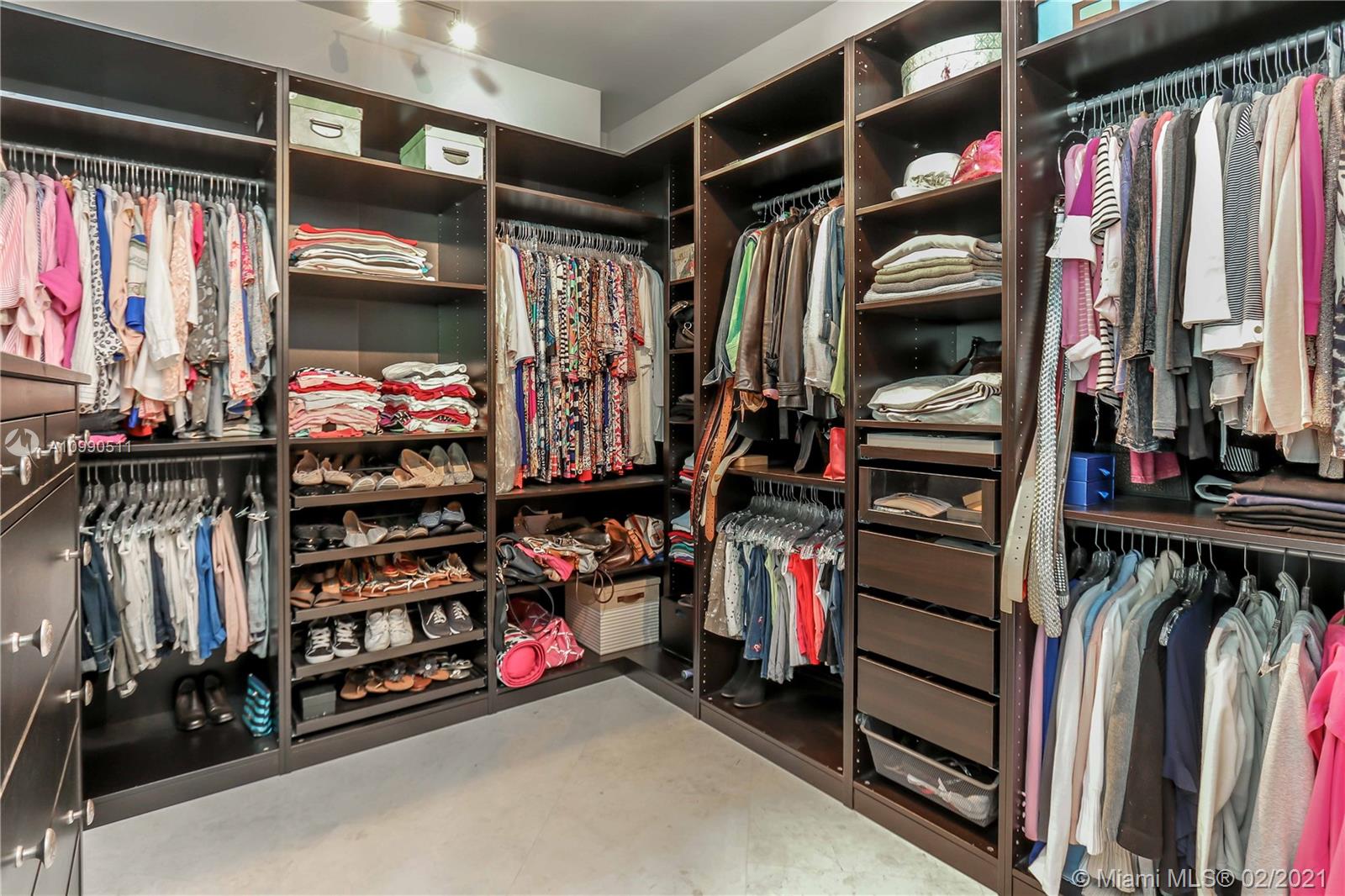 SUNSET LAKE EXTENSION - Residential