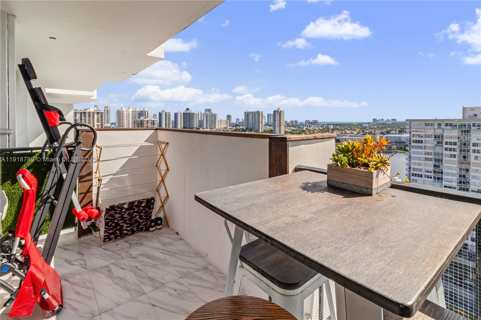 COMMODORE PLAZA CONDO - Residential