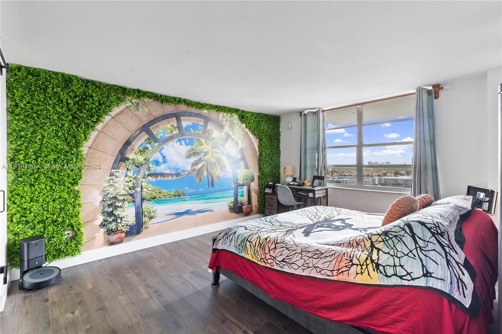 COMMODORE PLAZA CONDO - Residential