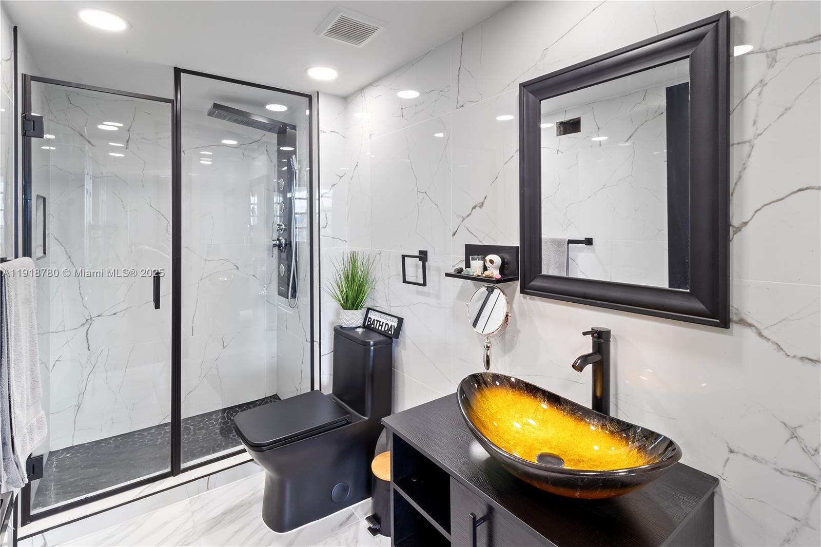 COMMODORE PLAZA CONDO - Residential