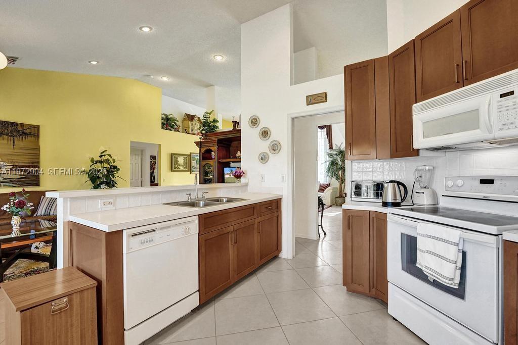 RIDGE ON NOB HILL - Residential