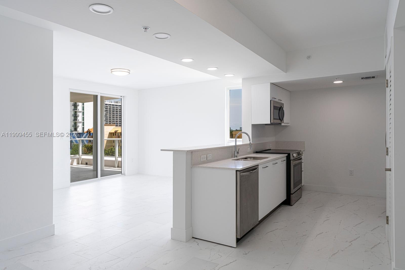 RESIDENCE ON MONROE - Residential