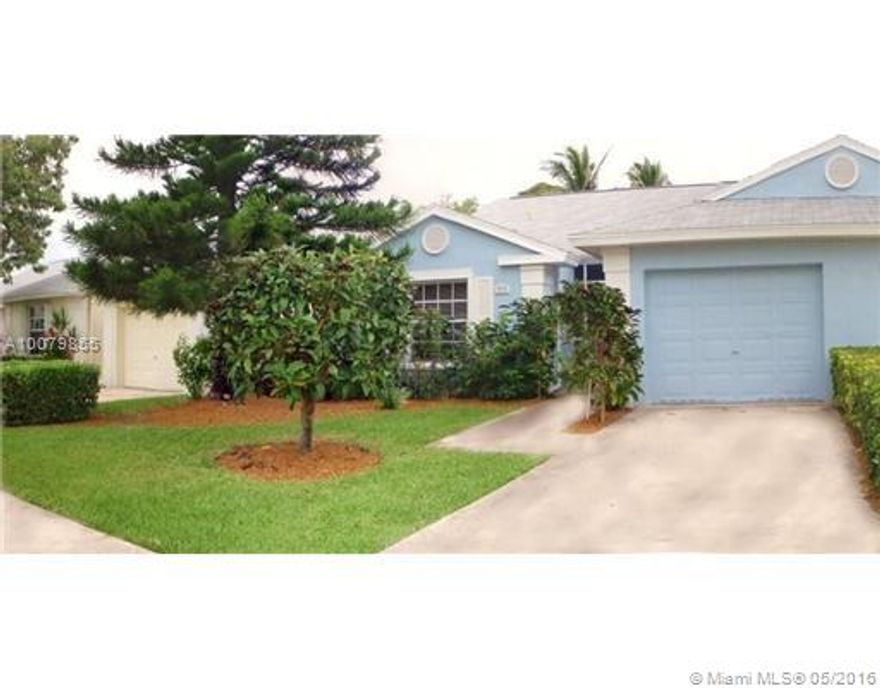 BEAUTIFUL VILLA IN NORTH GATE.  THIS PROPERTY HAS AN UPDATED KITHCEN, 2 BEDROOMS, 2 BATHROOMS, 1 CAR GARAGE AND A LARGE SCREENED IN PORCH.