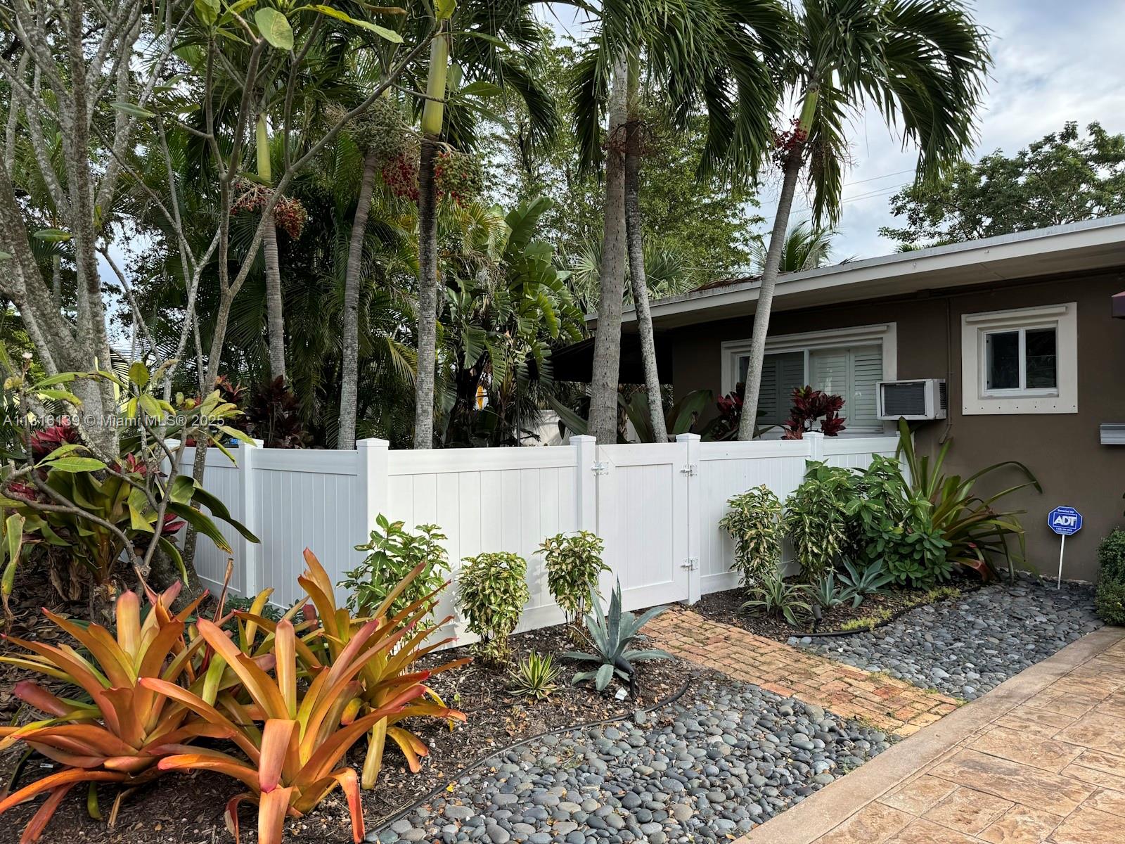 2417 Ne 15th Ave, Wilton Manors, Broward County, Florida - 1 Bathrooms - 
