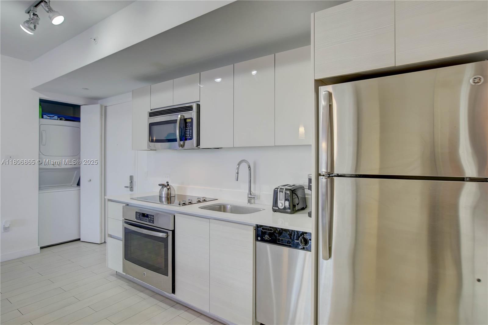 BEACHWALK CONDOMINIUM - Residential