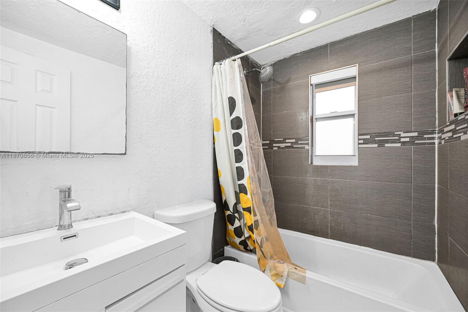 ISLE OF NORMANDY MIAMI VI - Residential Income