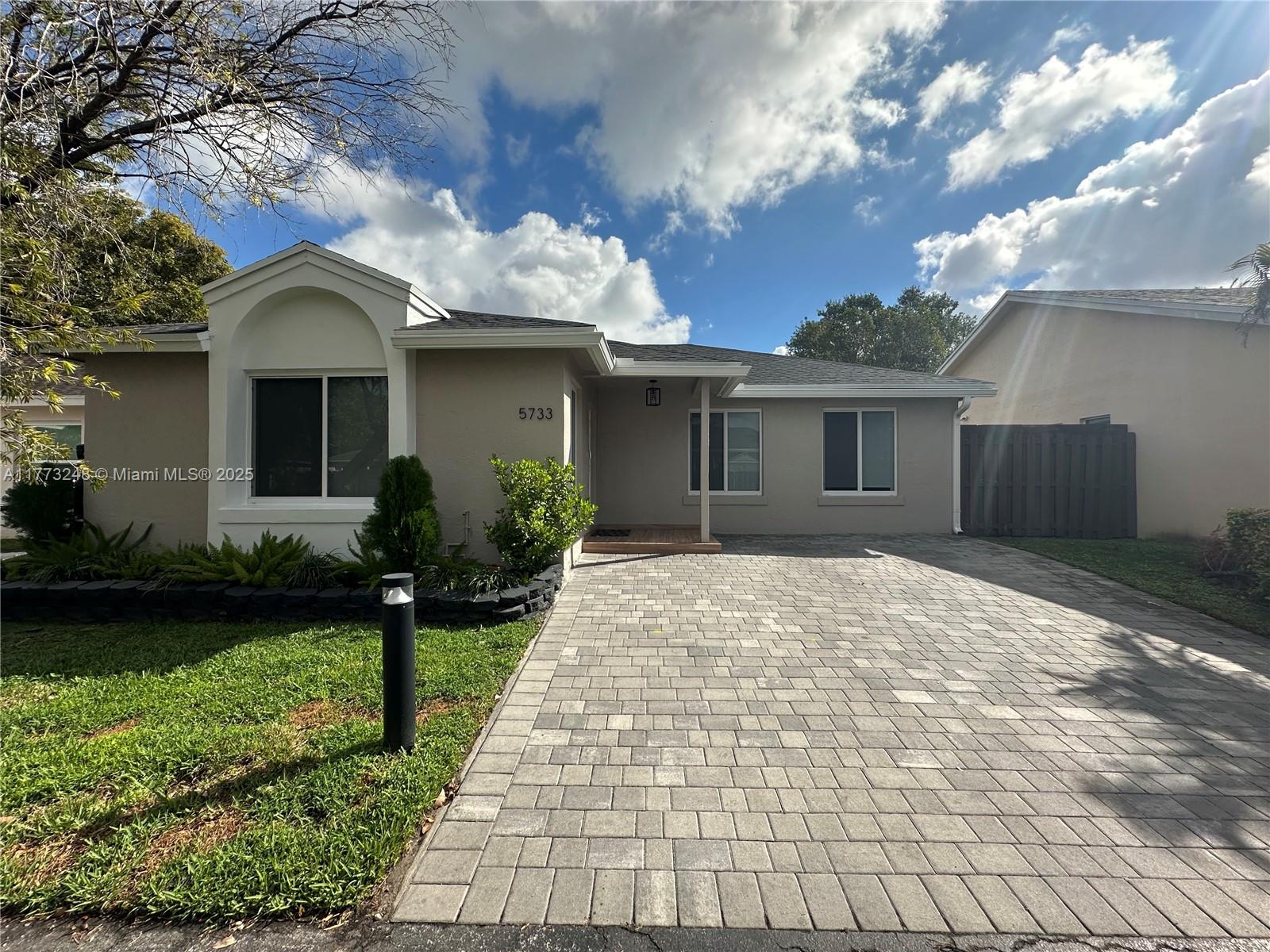 Property for Sale at 5733 Nw 100th Ct, Doral, Miami-Dade County, Florida - Bedrooms: 3 
Bathrooms: 2  - $800,000