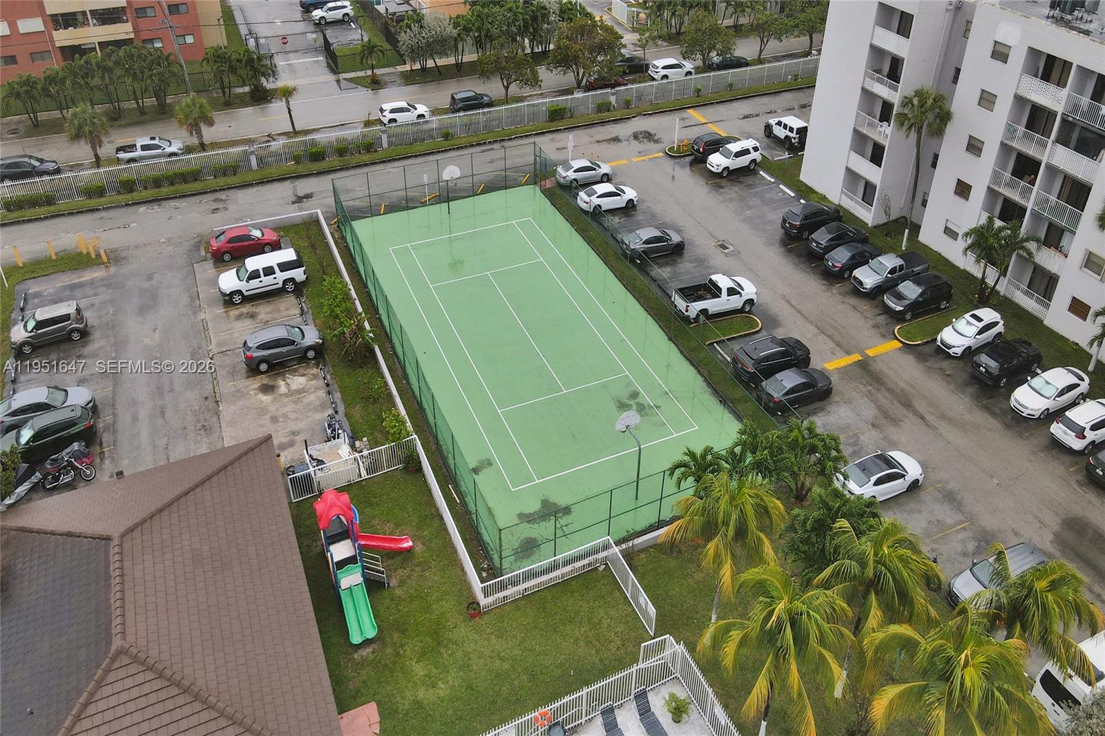 FONTAINEBLEAU GARDENS CON - Residential