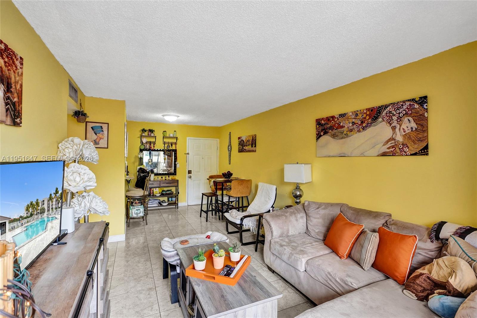 FONTAINEBLEAU GARDENS CON - Residential